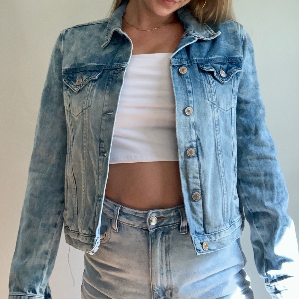 Forever 21 Ombré wash jean jacket - Picture 3 of 10